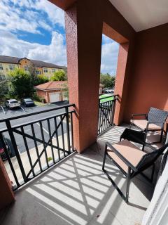 Entire Apartment with Spacious King Bed, Pet-Friendly, 15 Min from Parks, Resort-Style Amenities - Kissimmee - 5