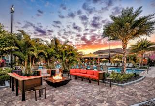 Entire Apartment with Spacious King Bed, Pet-Friendly, 15 Min from Parks, Resort-Style Amenities - Kissimmee - 0
