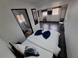 The Parks Guest House - 4