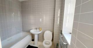 Sunderland Villa Luxuria House and Apartment Accommodation - Free Double Private Parking - 4