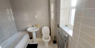 Sunderland Villa Luxuria House and Apartment Accommodation - Free Double Private Parking - Sunderland - 3