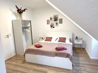 SPR-Helle Wohnung mit Balkon, EBK, WLAN, Netflix, 24 Stunden self checkin - Springe - 0