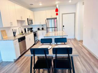 Entire Apartment with Comfy King Bed, Pets Allowed, 15 Min to Parks, Resort-Style Amenities - Kissimmee - 9
