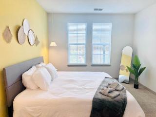 Entire Apartment with Comfy King Bed, Pets Allowed, 15 Min to Parks, Resort-Style Amenities - Kissimmee - 5