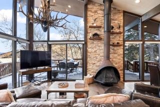 Ski In and Out, Short Walk or Drive to Ski and Bike Access, Private Hot Tub, Sleeps 6 - Park City - 7
