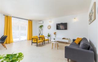 Lovely Home In Valbandon With Wifi - 9