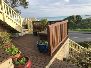 Seafront Haven in Island Bay with Deck and Outdoor Bath - 9