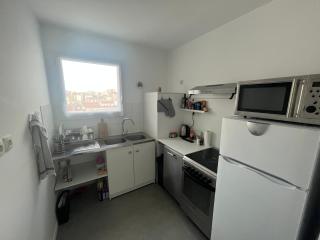 Beau grand 2 pièces balcon dernier étage calme vue dégagée sud - 5