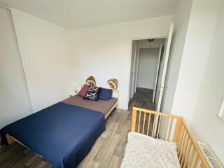 Beau grand 2 pièces balcon dernier étage calme vue dégagée sud - 4