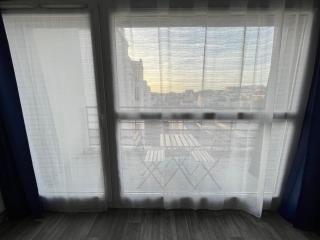 Beau grand 2 pièces balcon dernier étage calme vue dégagée sud - 1