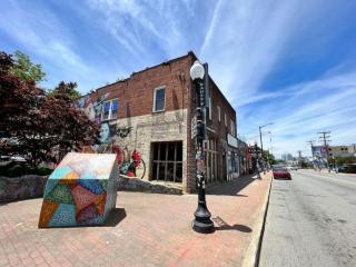 On the Move in Plaza Midwood - 9