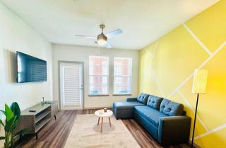 Entire Apartment King Bed, Pets Welcome, 15 Min to Parks, Resort-Style Amenities - Kissimmee - 2