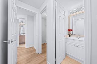 Peaceful - 4 bdrm home with fast WIFI free parking - 7