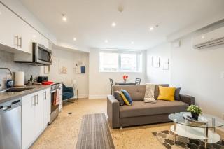 Modern 1BR Apartment Stunning View of CN Tower - Toronto - 0