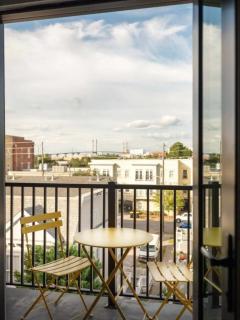 Downtown, contemporary, 2 bedroom, Roof Terrace! 3A - Savannah - 1