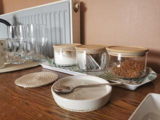 R5 - Triple Room Retreat - Near Beach, Parks, Trails, City - WIFI, Free Parking - Self Catering - Swansea - 6
