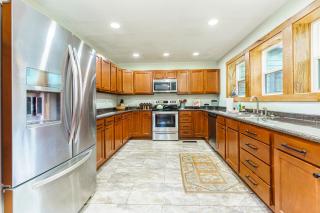 Cozy Cabin in the Woods w/ Playroom, Deck & Lounge - 7