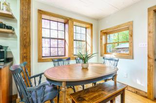 Cozy Cabin in the Woods w/ Playroom, Deck & Lounge - 8