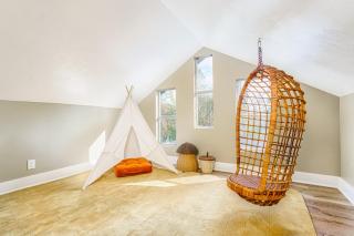 Cozy Cabin in the Woods w/ Playroom, Deck & Lounge - 3
