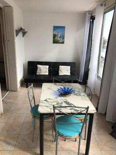 Appartement T 2 meublé sur canal - 1