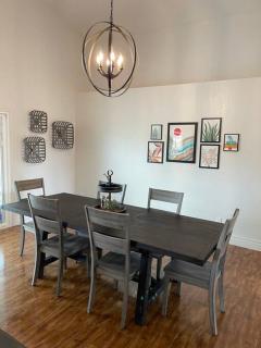 Cheerful Family Friendly Home-Heated Pool and Game RM - Phoenix - 4