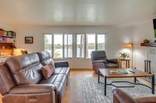 Lakefront Home with Fire Pit in Eagle River - Eagle River - 7