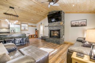 Sevierville Cabin about 3 Mi to the Island! - 8