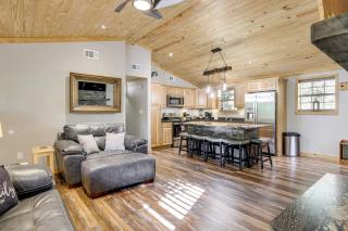 Sevierville Cabin ~ 3 Mi to the Island! - 6