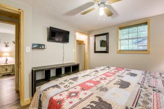 Sevierville Cabin ~ 3 Mi to the Island! - 1
