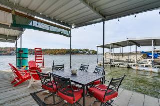 Dock and Kayaks Lake Ozark Family Retreat - Lake Ozark - 8