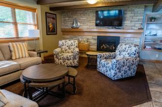 Lake House - Delavan - 4