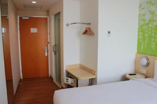 Zest Jemursari by Swiss-Belhotel International - Surabaya - 7