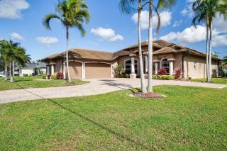 Spacious Oasis w/ Lagoon Pool & Spa in Cape Coral! - 9