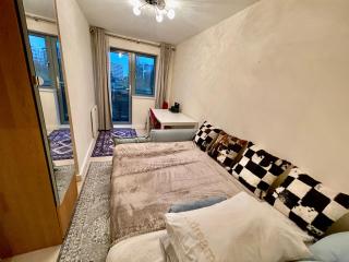 Luxury 2 Bedroom Apartment- Lake view - Free Parking - Wembley Stadium 5KM - 1