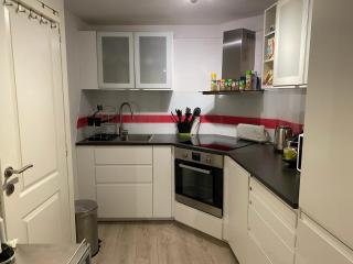 Spacious apartment in Charleroi 100 m² with parking 5 ppl - Charleroi - 9