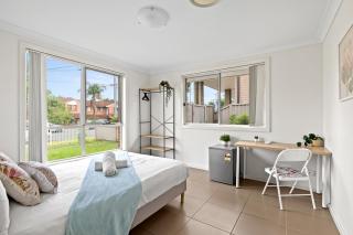 Cozy Double Room in Panania - Close to Stations & Stores - Shared Bathroom - Panania - 3