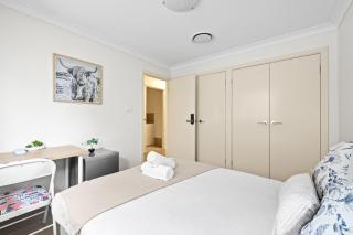 Cozy Double Room in Panania - Close to Stations & Stores - Shared Bathroom - Panania - 8