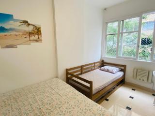 Apartamento completo na QUADRA DA PRAIA EM COPACABANA, 2 camas , ar condicionado, TV NETFLIX, wifi 300MB, pauloangerami PJ160 - Rio de Janeiro - 6