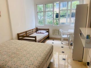 Apartamento completo na QUADRA DA PRAIA EM COPACABANA, 2 camas , ar condicionado, TV NETFLIX, wifi 300MB, pauloangerami PJ160 - Rio de Janeiro - 4