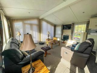 Stunning Lodge With Decking At Hopton Holiday Park In Norfolk Ref 80023W - Great Yarmouth - 1