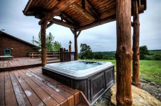 Stunning Cedar Log Home with Panoramic Views - Hot Tub - Game Bar & Theatre Rooms - Coshocton - 3