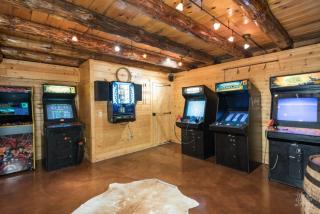Stunning Cedar Log Home with Panoramic Views - Hot Tub - Game Bar & Theatre Rooms - Coshocton - 1