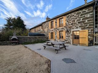 Gîte familial en Haute-Loire avec terrain clos, à proximité de l'Ardèche et des stations de ski - FR-1-582-236 - Freycenet-la-Tour - 0