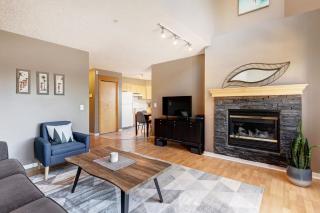 Cozy Condo with Epic Mountain Views, Parking, Air Con - 7