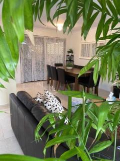 Family Home Away From Home - Rockingham - 5