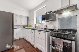 Incredible Location 2 Bed CBD Dream - 5