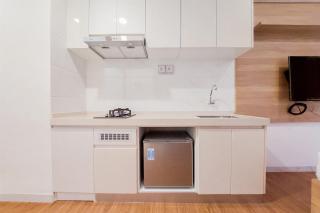 Wonderful Studio at Sky House BSD Apartment By Travelio - 5