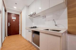 Wonderful Studio at Sky House BSD Apartment By Travelio - 2