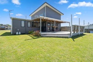Coastal Comfort - Foxton Beach Holiday Home - Foxton - 0