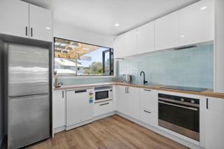 Coastal Comfort - Foxton Beach Holiday Home - 4